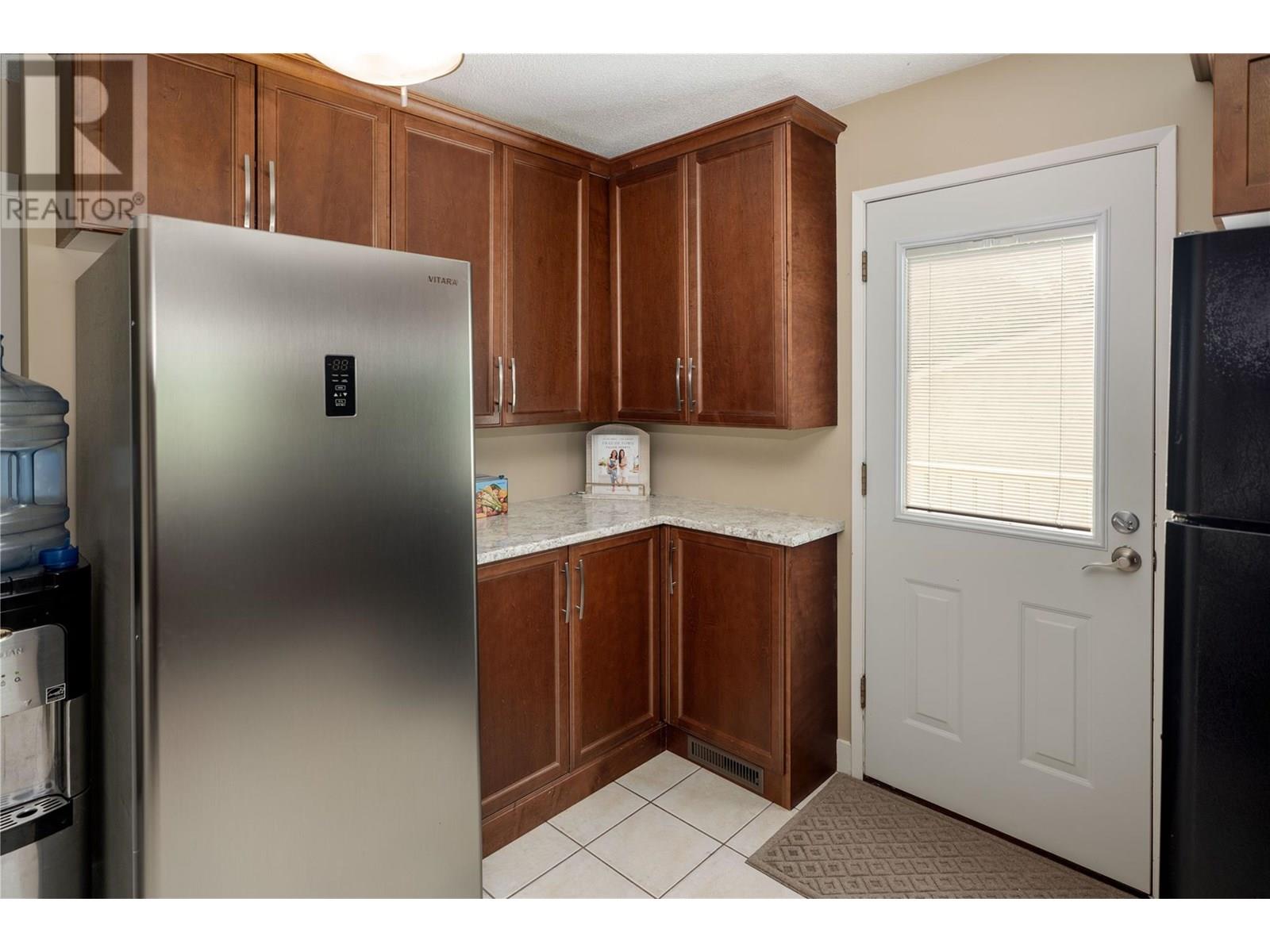 Photo 22 of 875 Hammer Avenue, Kelowna BC