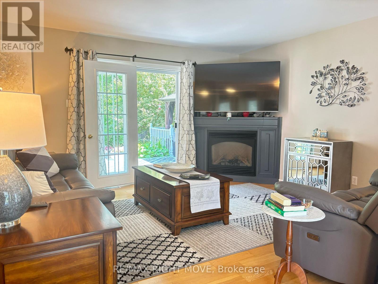 Photo 9 of 3705 Shadow Creek Road, Severn ON