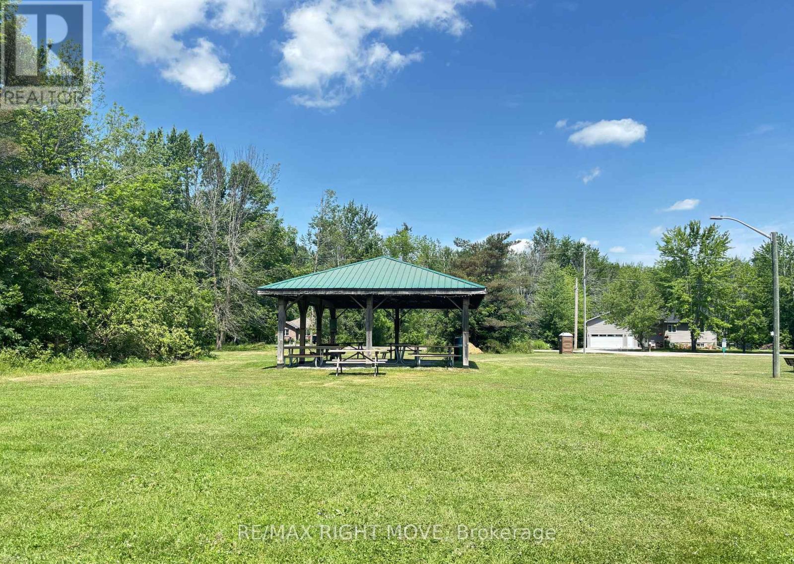 Photo 42 of 3705 Shadow Creek Road, Severn ON