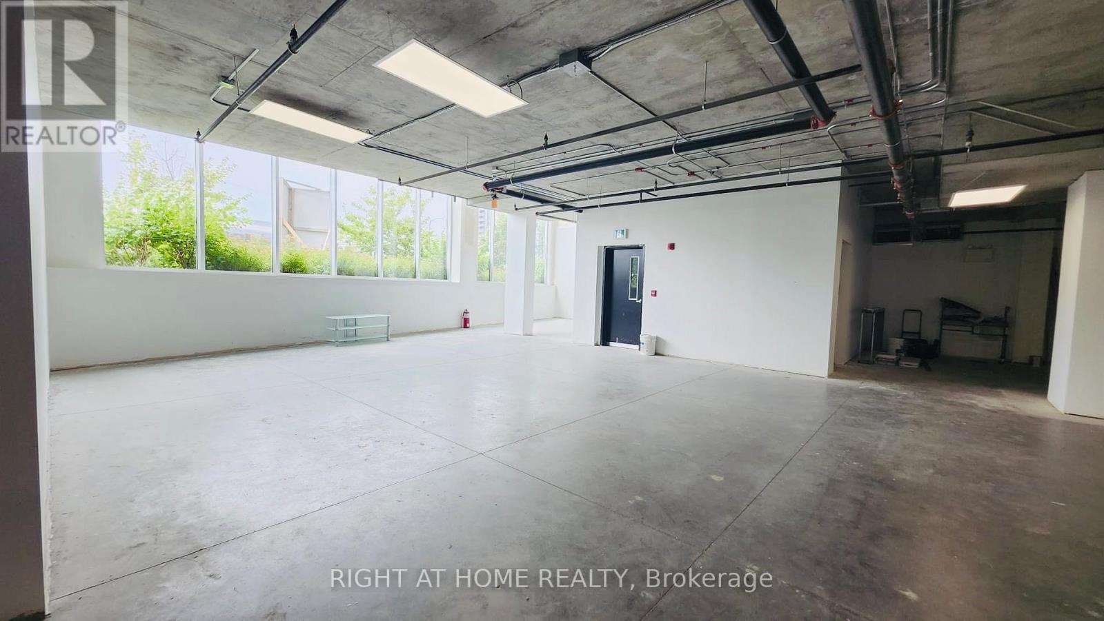 Photo 10 of 101 1637 Bank Street, Ottawa ON