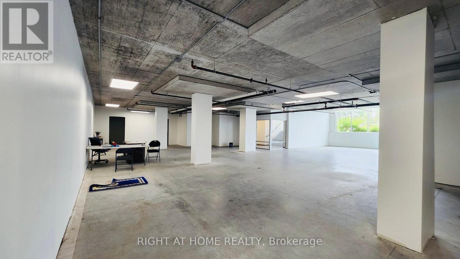 Photo 8 of 101 1637 Bank Street, Ottawa ON