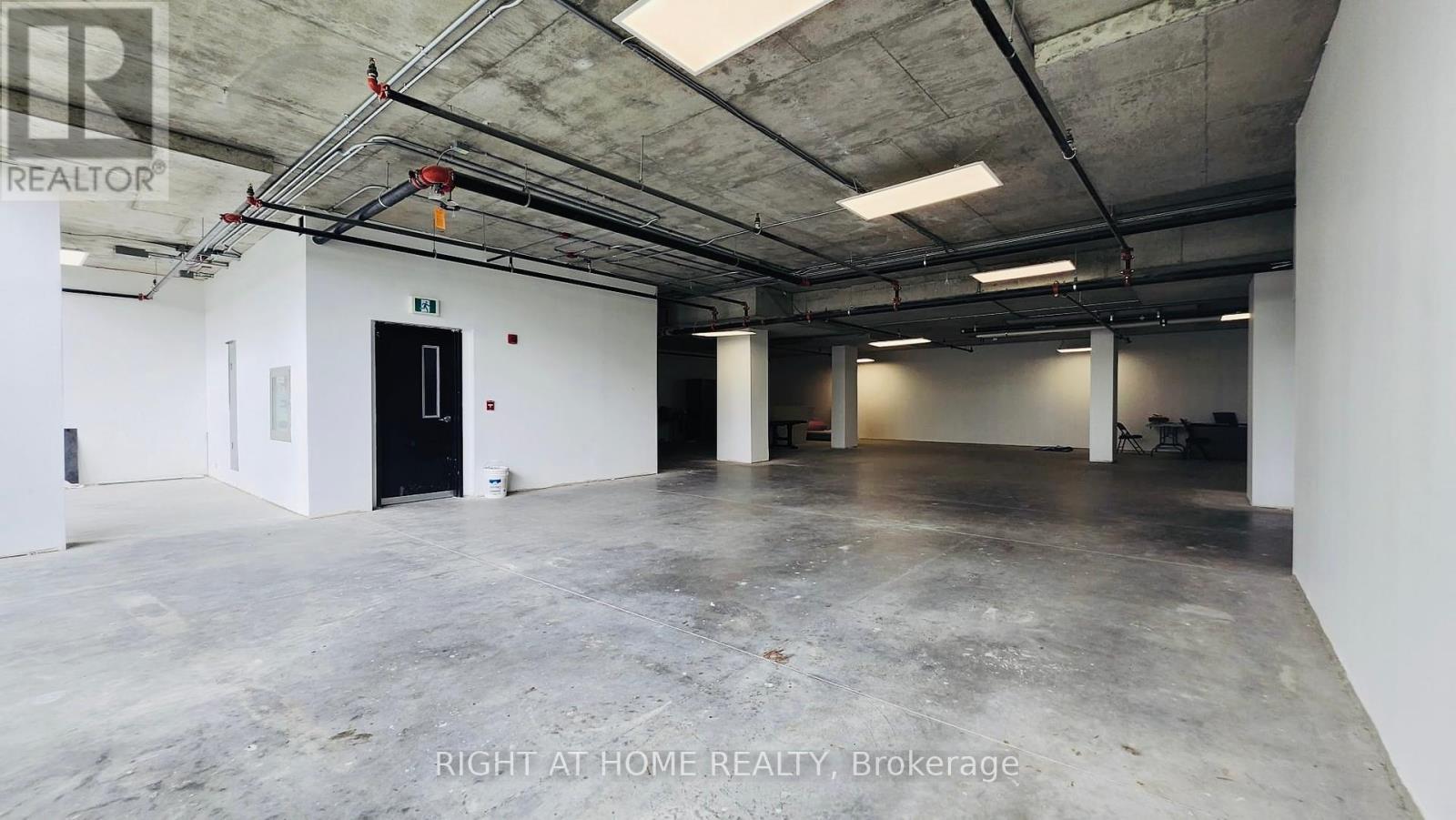 Photo 9 of 101 1637 Bank Street, Ottawa ON