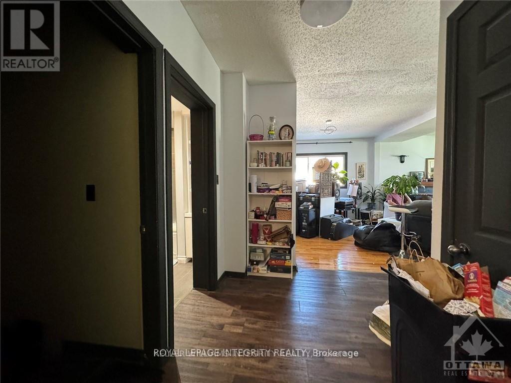 Photo 2 of 1 110 Glynn Avenue, Ottawa ON
