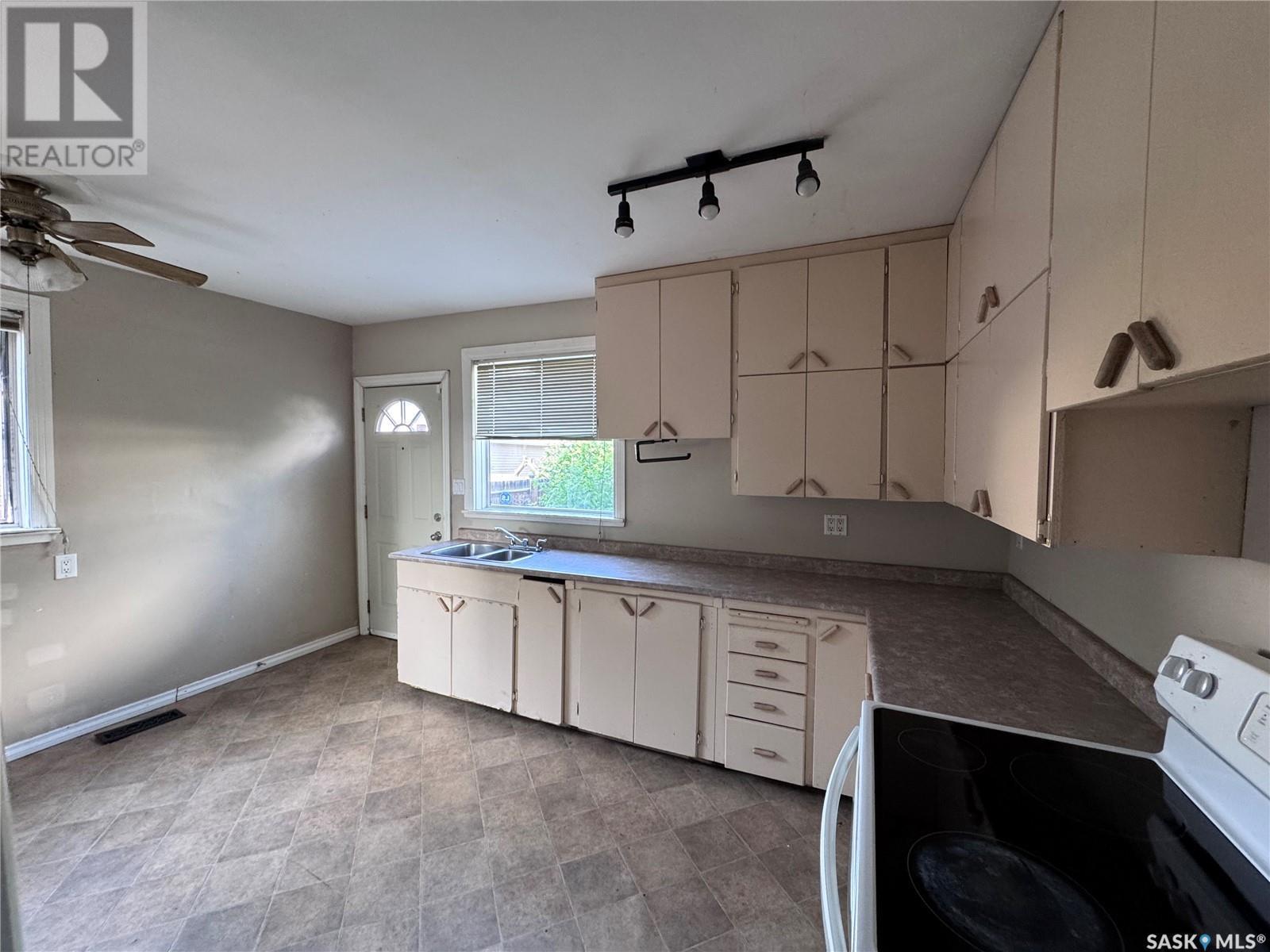 Photo 6 of 175 Smith Street N, Regina SK