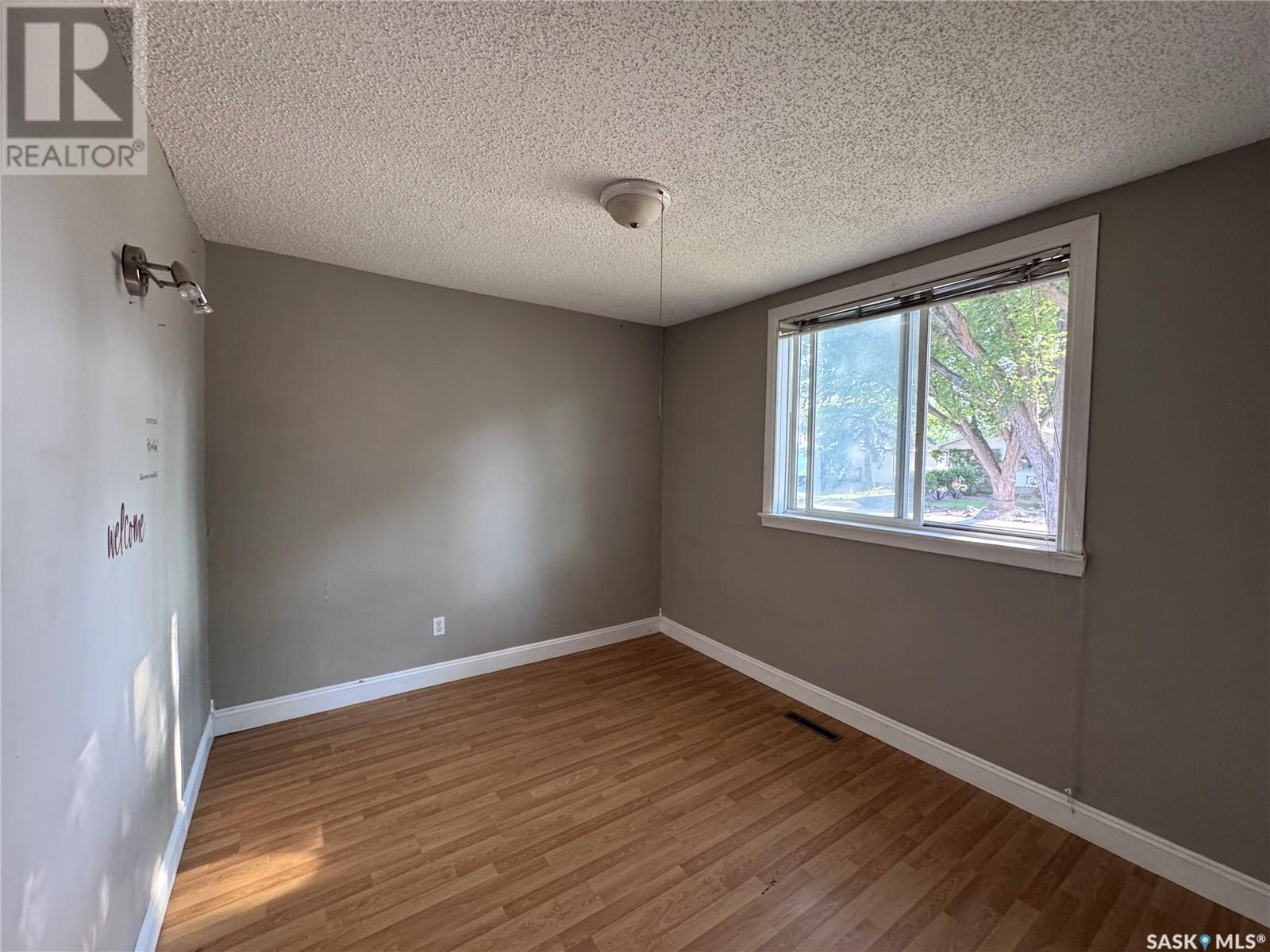 Photo 15 of 175 Smith Street N, Regina SK