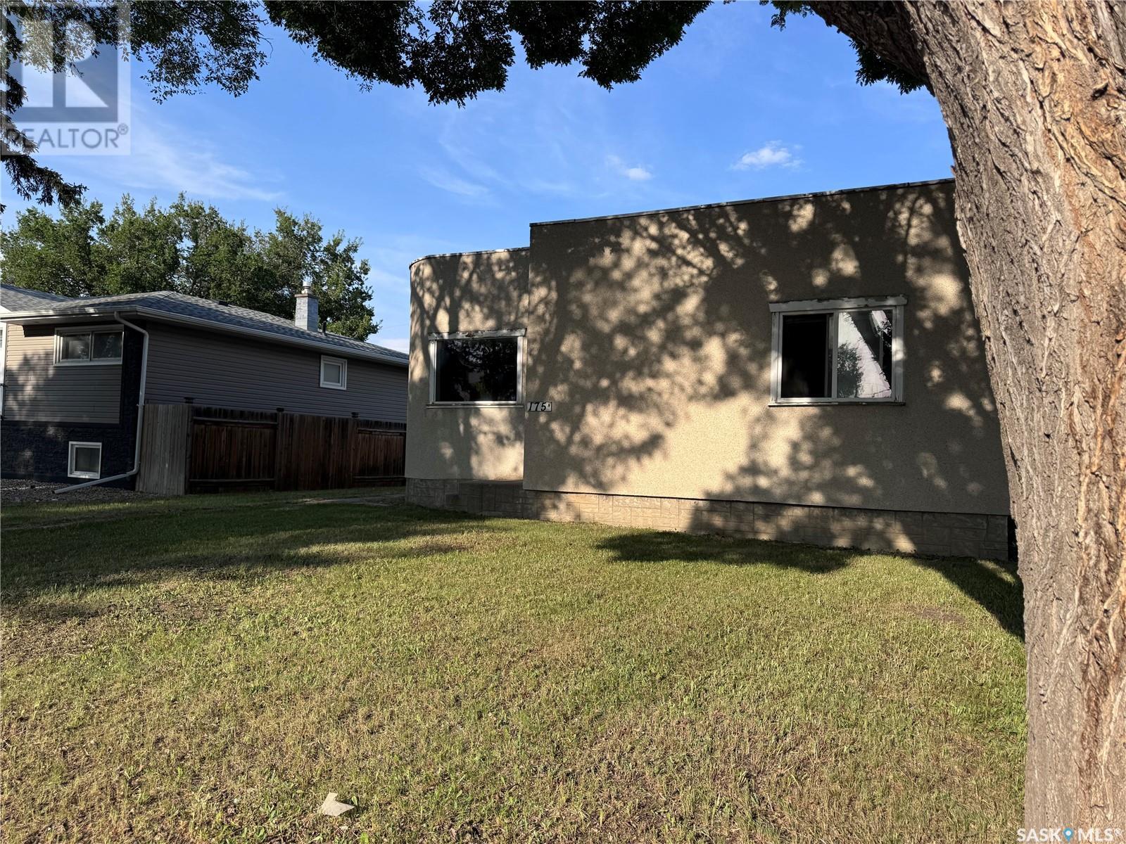 Photo 10 of 175 Smith Street N, Regina SK