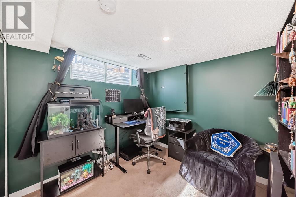Single Family House for Sale in  Eversyde Boulevard SW Evergreen Calgary 