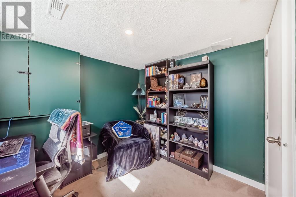 Single Family House for Sale in  Eversyde Boulevard SW Evergreen Calgary 