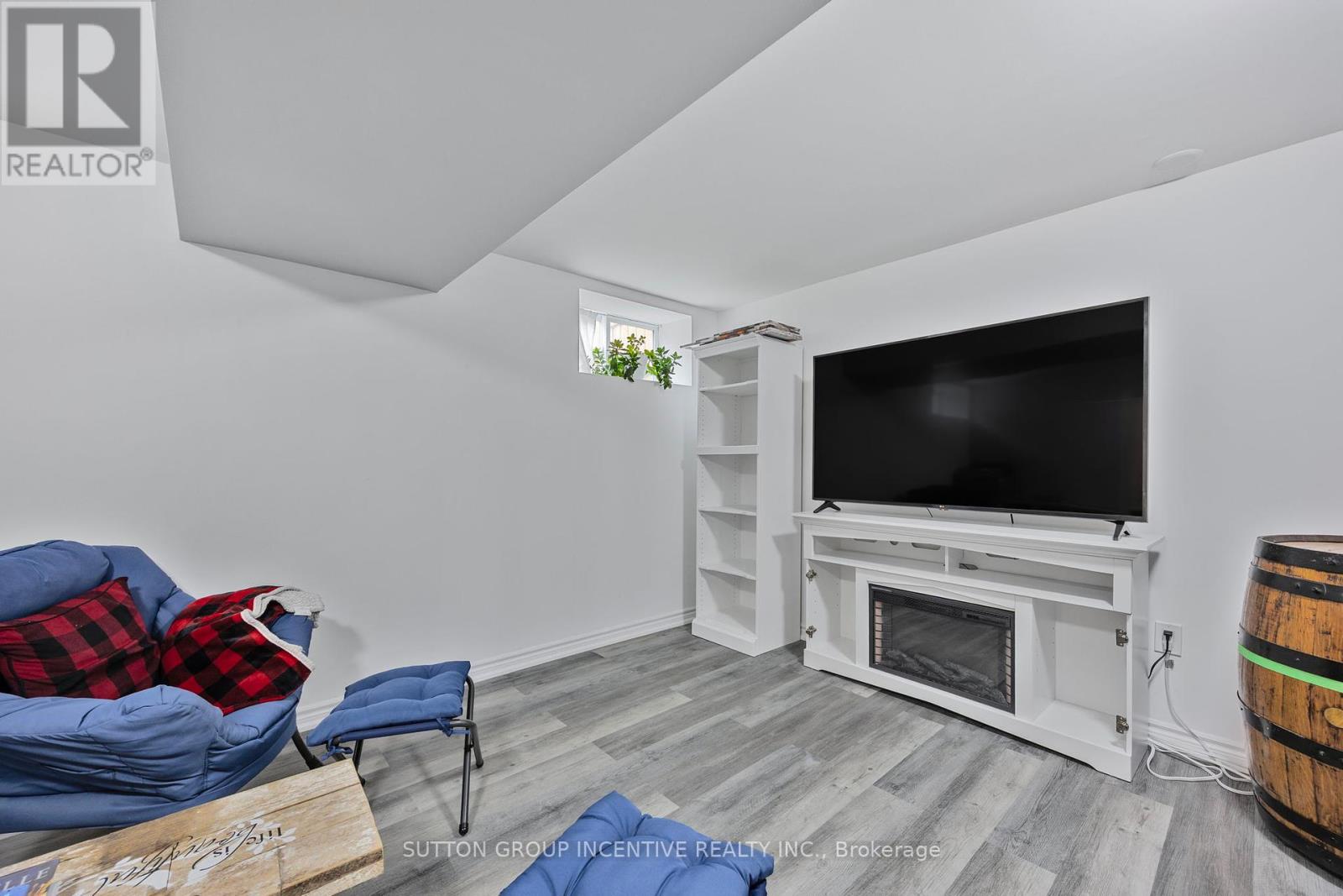 Photo 23 of 21 Beverly Street, Springwater ON