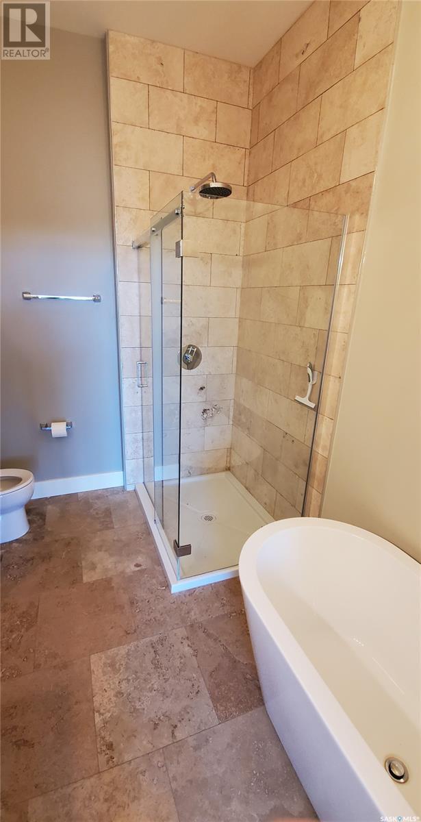 Photo 10 of 936 Montgomery Street, Moose Jaw SK