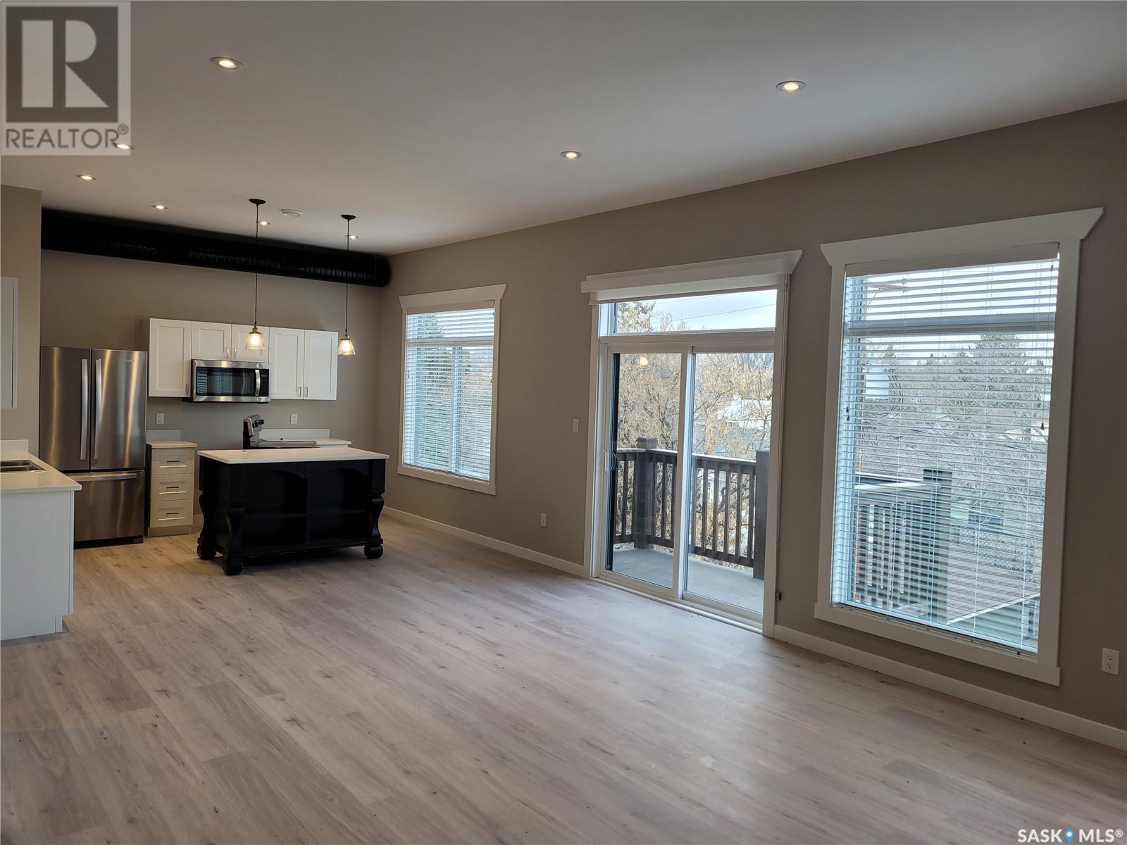 Photo 14 of 936 Montgomery Street, Moose Jaw SK