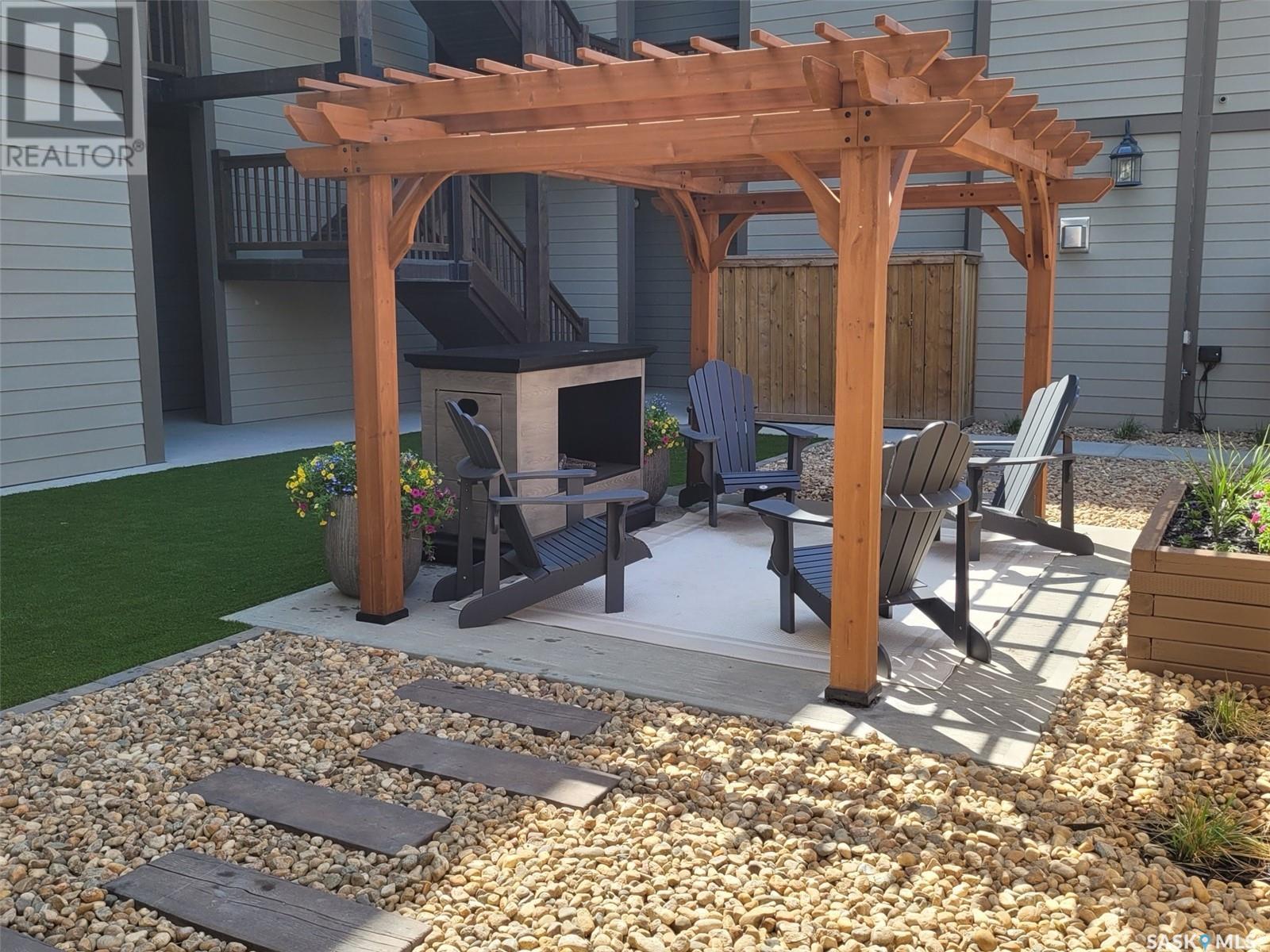 Photo 16 of 936 Montgomery Street, Moose Jaw SK