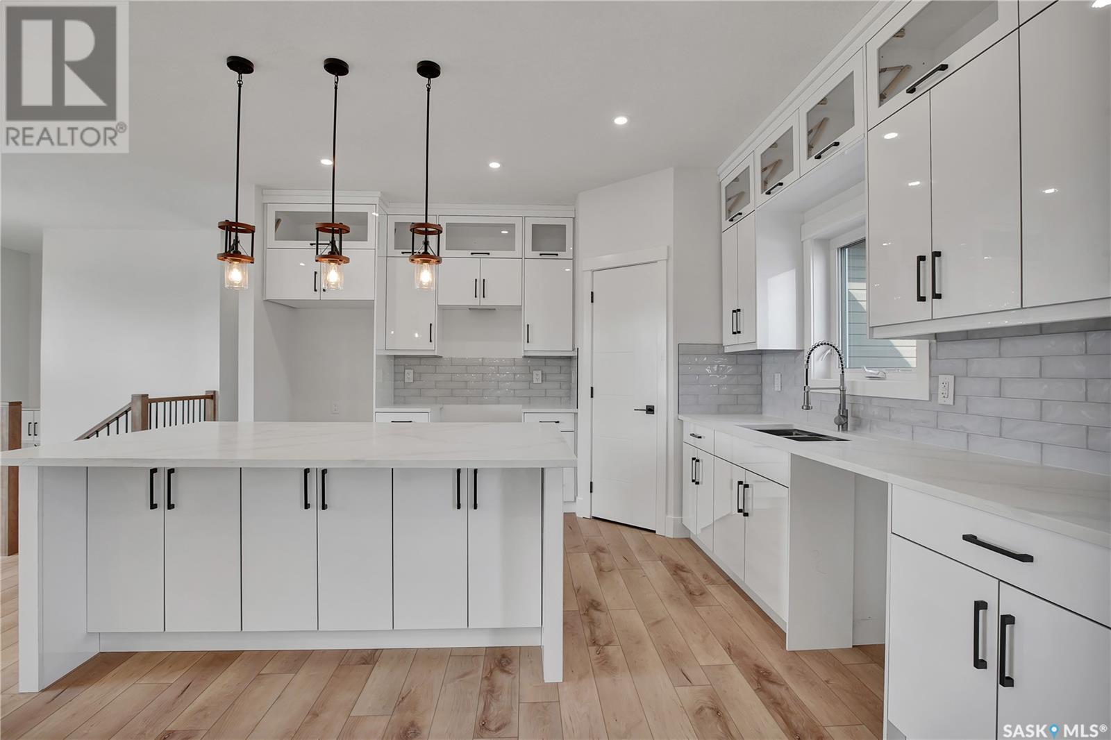 Photo 9 of 812 Woods Crescent, Warman SK