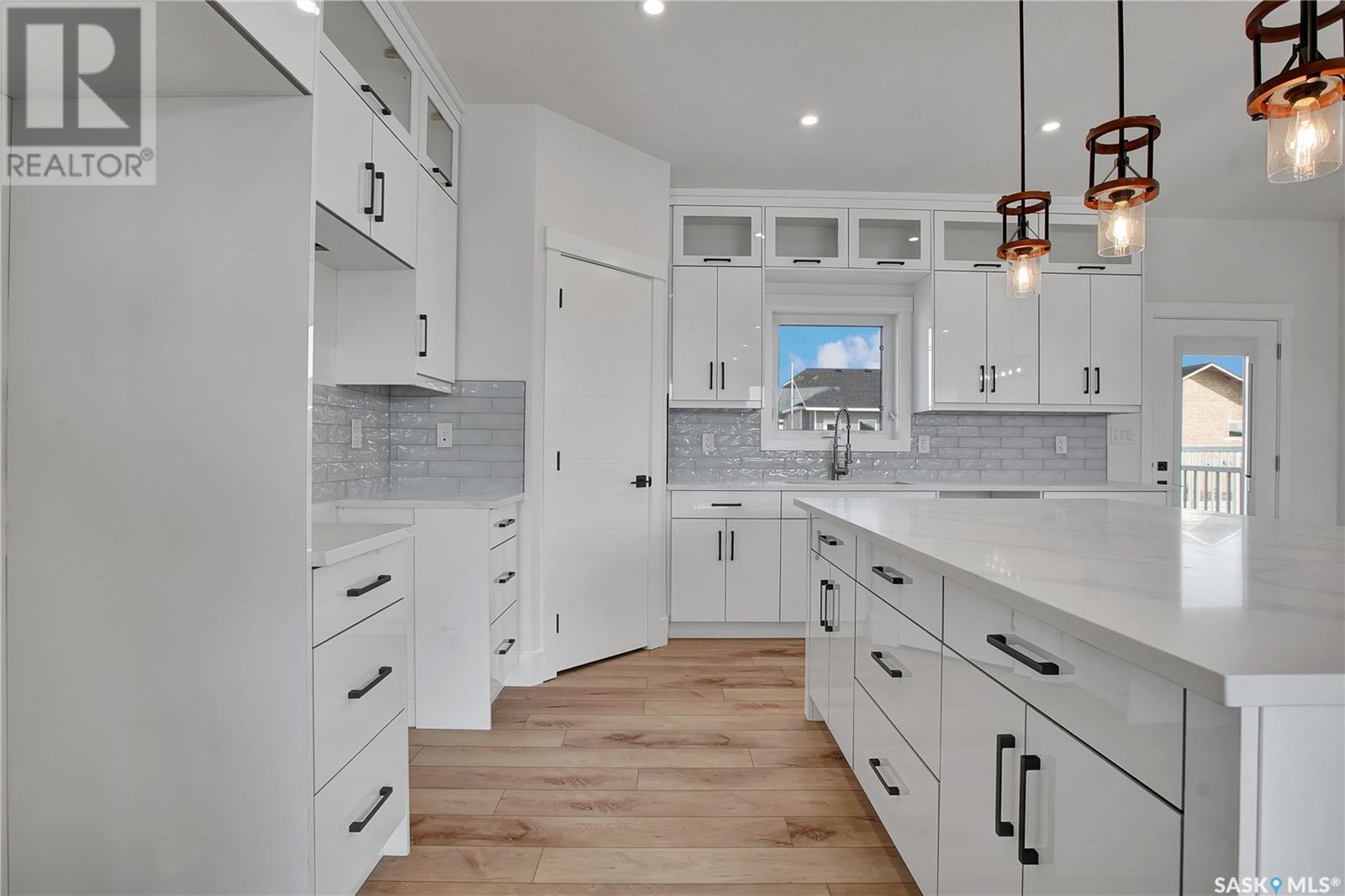 Photo 18 of 812 Woods Crescent, Warman SK