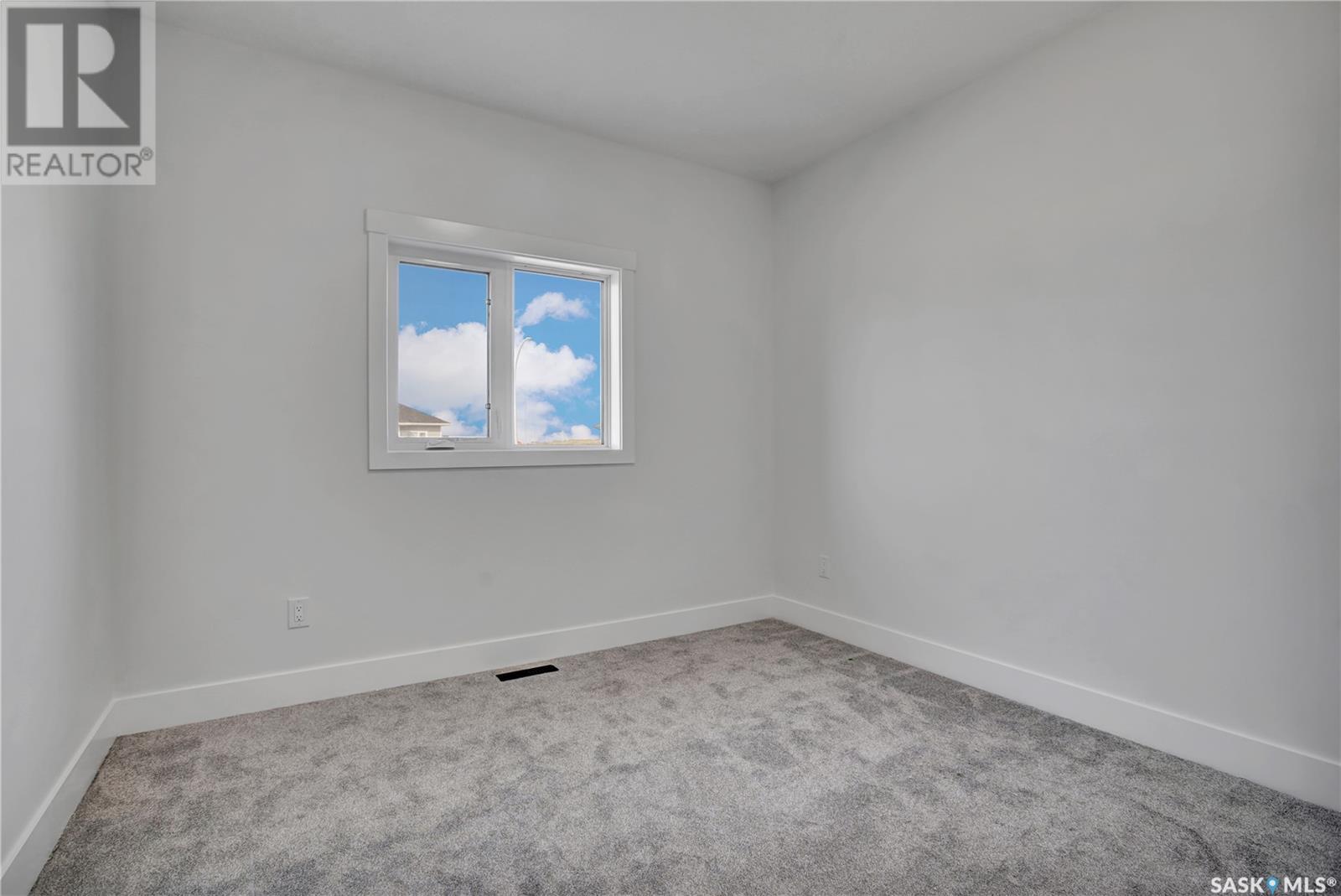 Photo 4 of 812 Woods Crescent, Warman SK