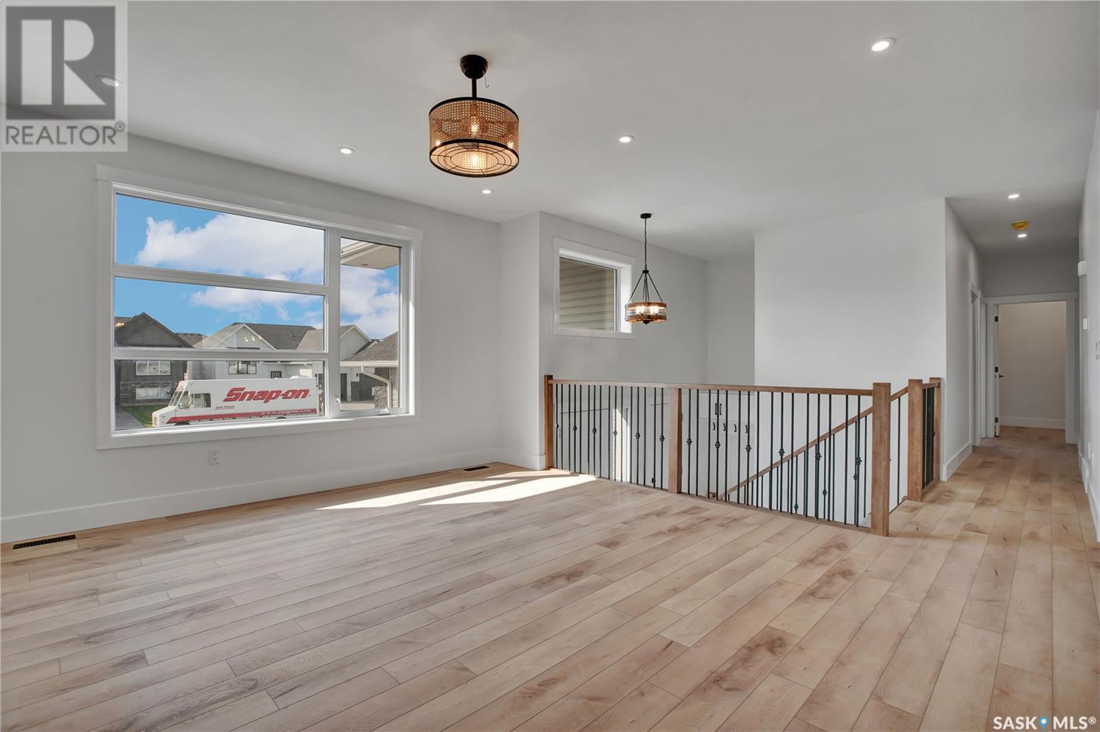 Photo 17 of 812 Woods Crescent, Warman SK
