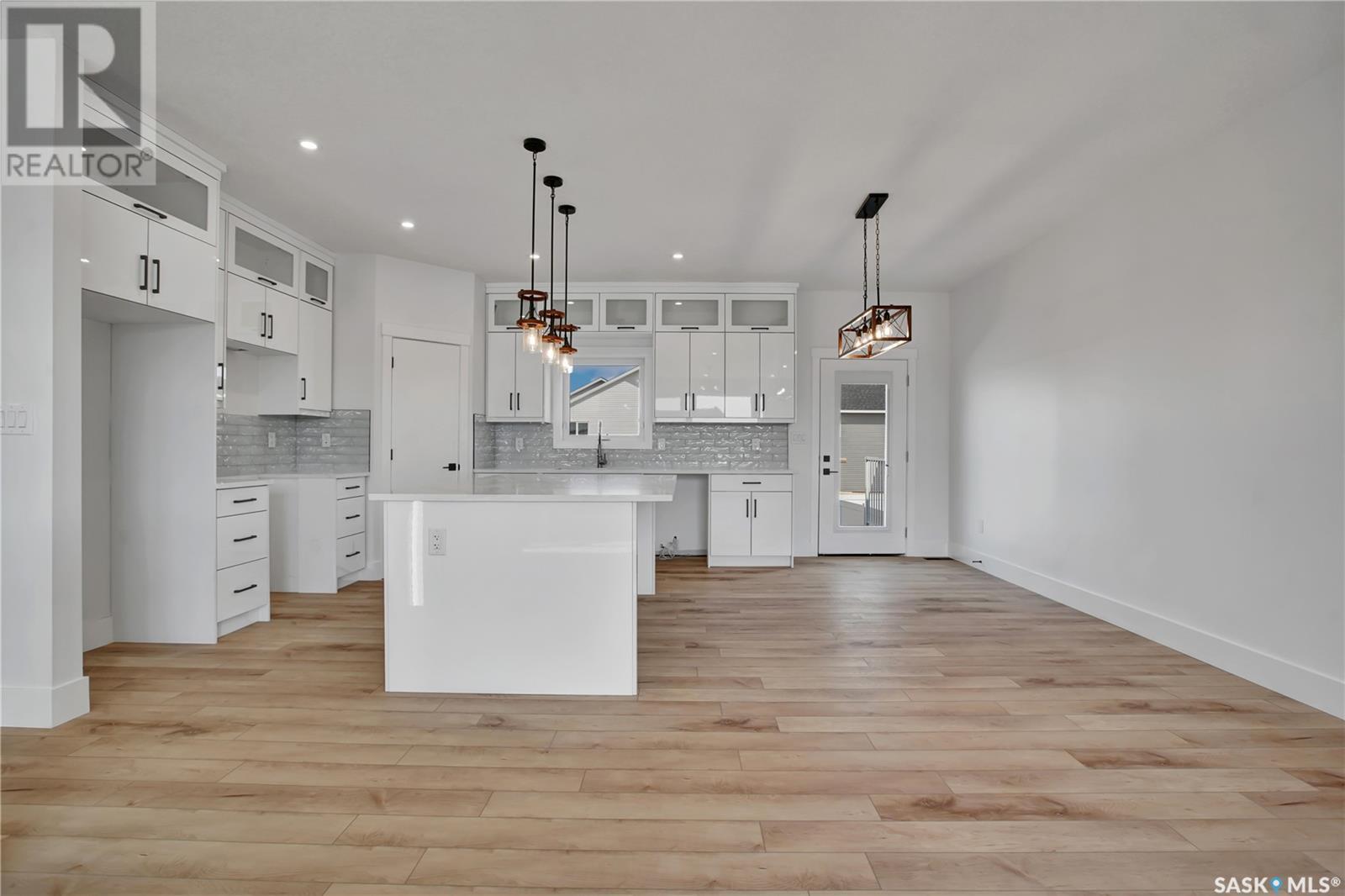 Photo 15 of 812 Woods Crescent, Warman SK