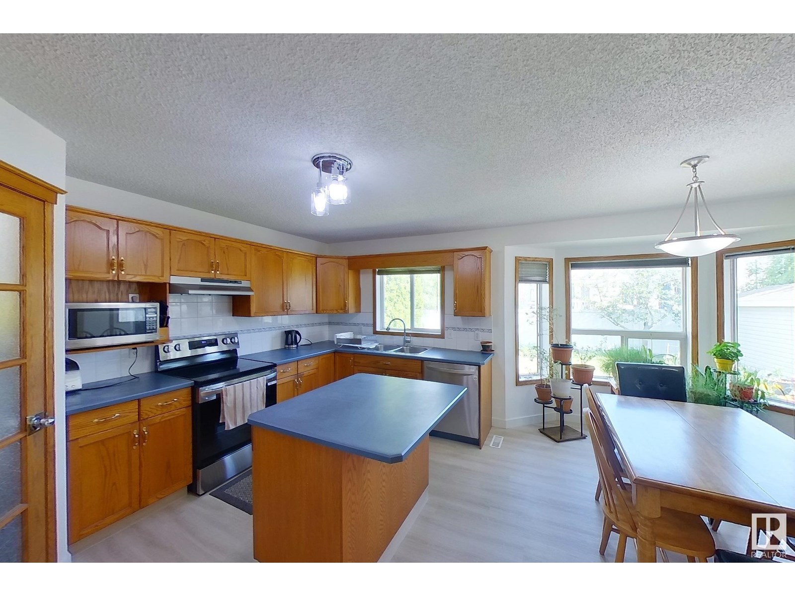 Photo 1 of 41 Hampton Cr, St Albert AB