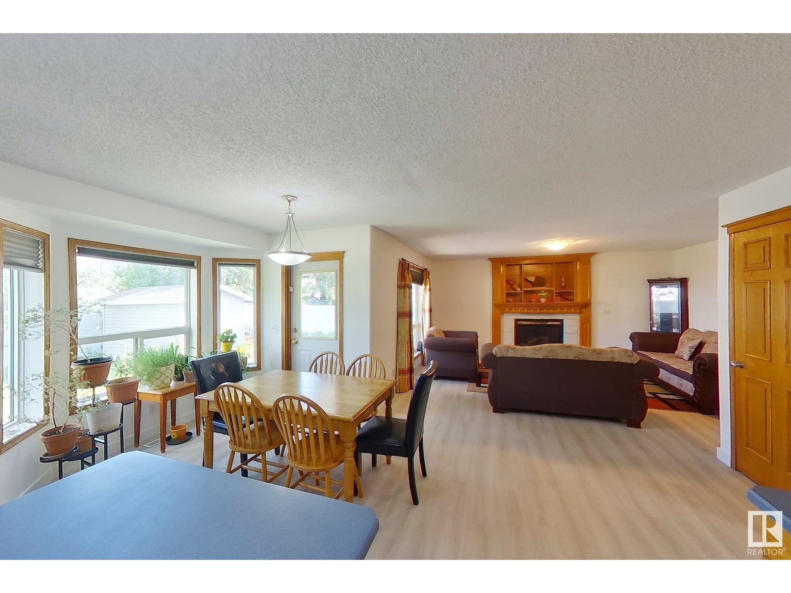 Photo 10 of 41 Hampton Cr, St Albert AB