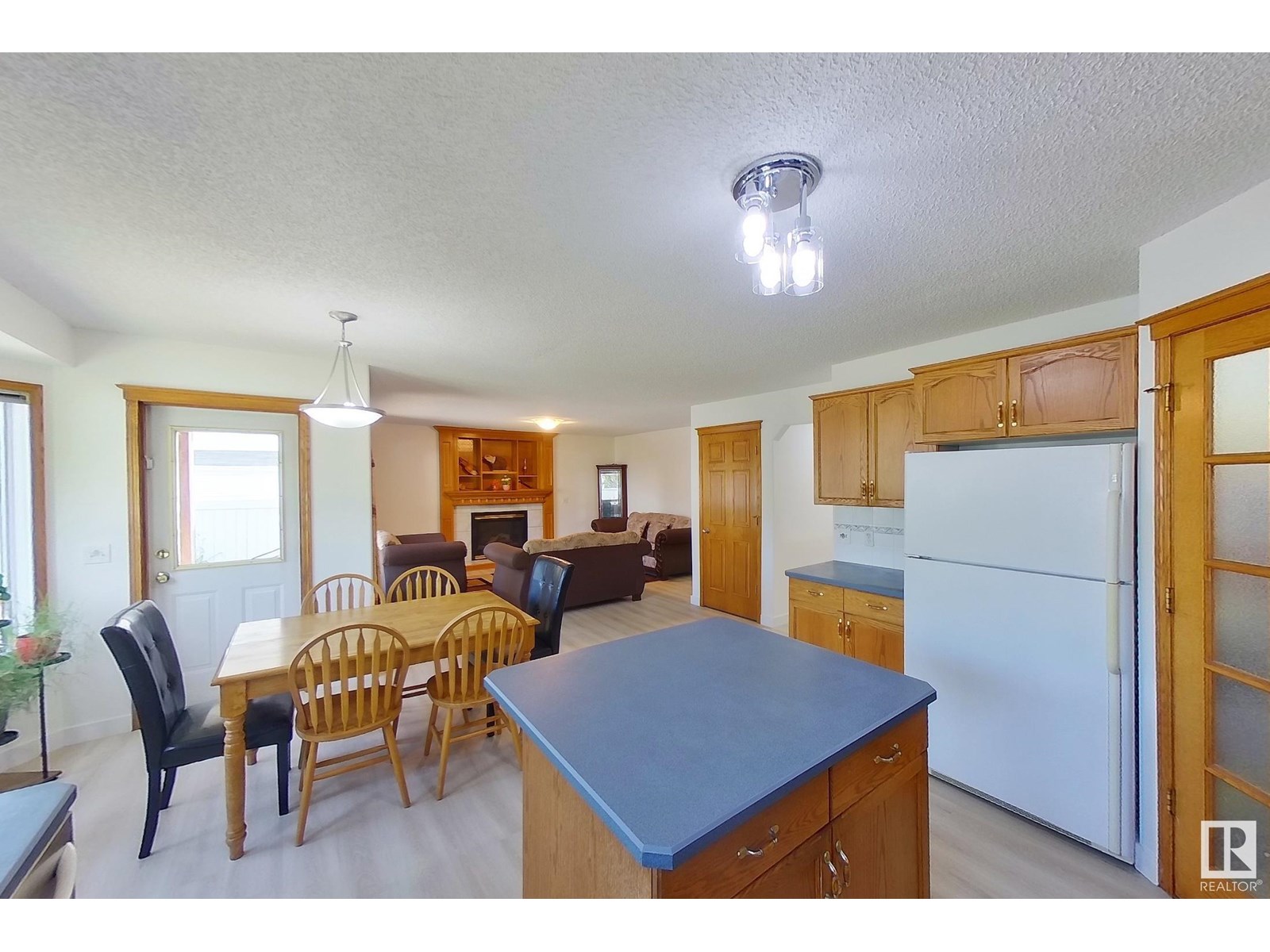 Photo 17 of 41 Hampton Cr, St Albert AB