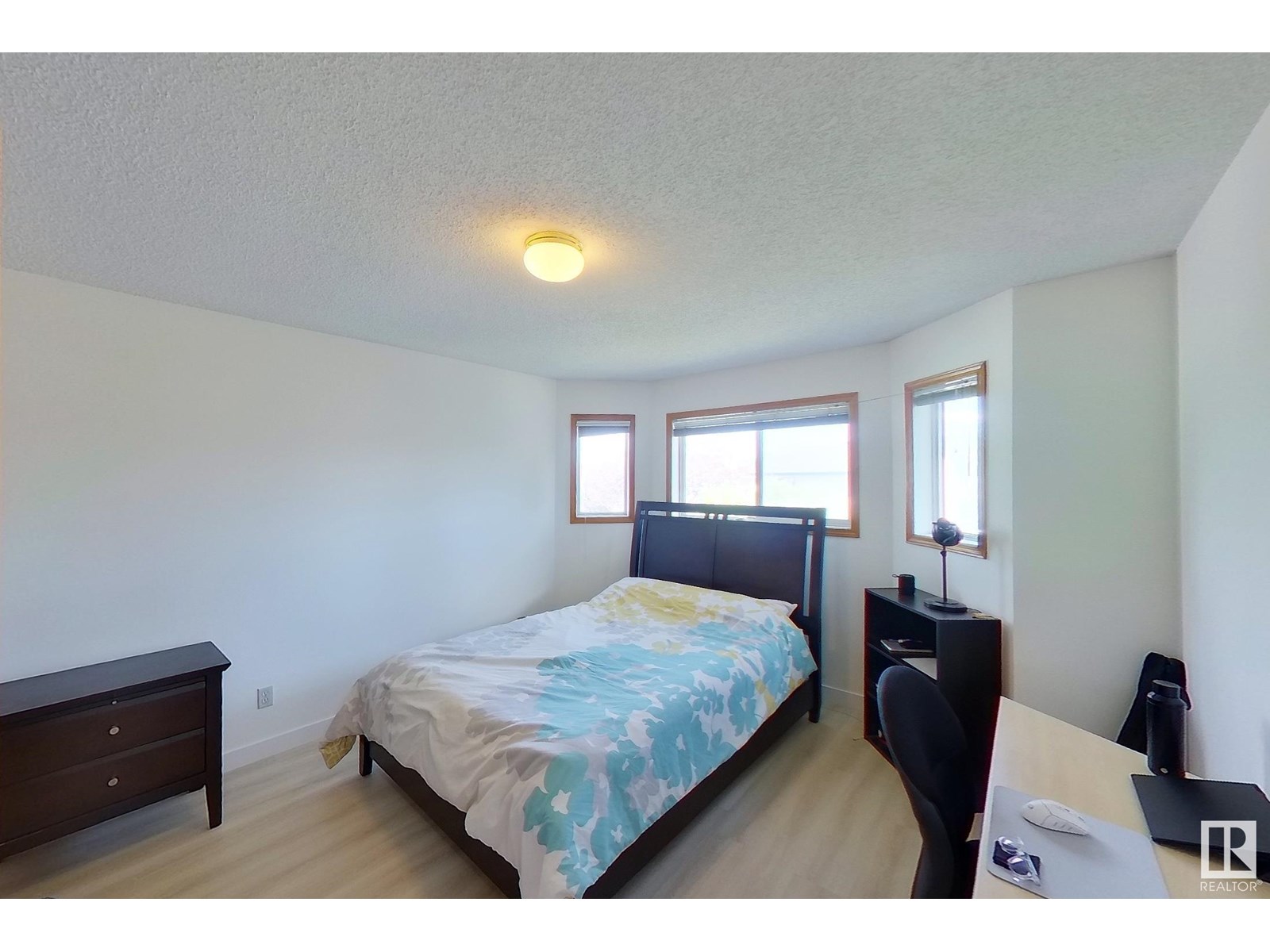 Photo 16 of 41 Hampton Cr, St Albert AB