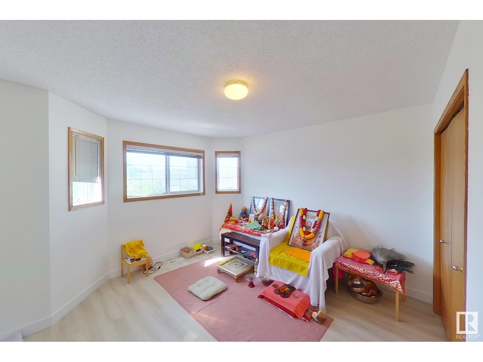 Photo 23 of 41 Hampton Cr, St Albert AB