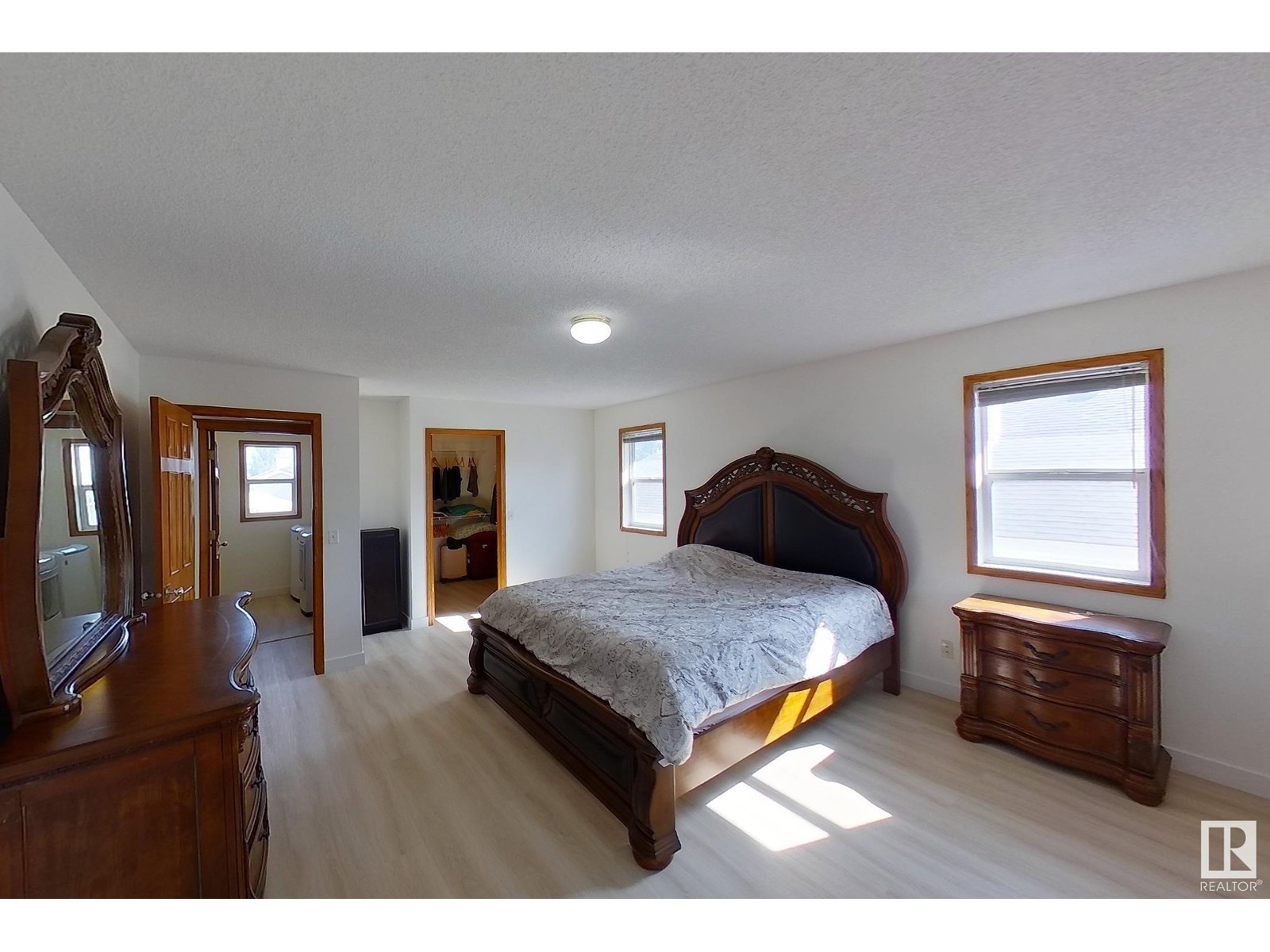 Photo 25 of 41 Hampton Cr, St Albert AB