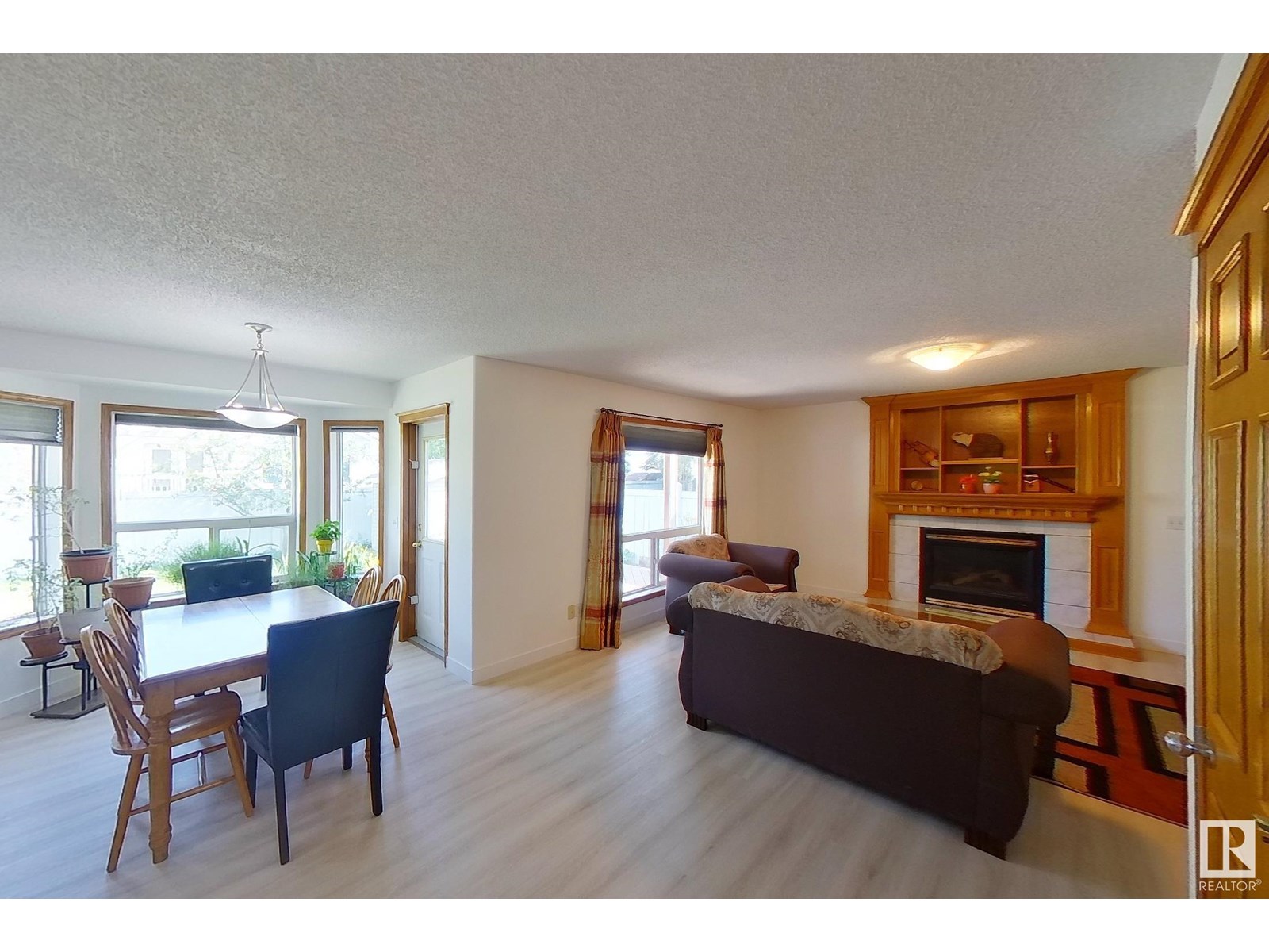 Photo 13 of 41 Hampton Cr, St Albert AB
