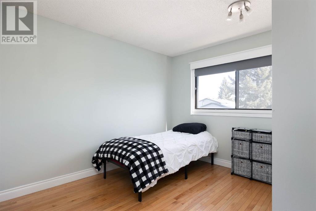 Photo 3 of 237 Ermine Crescent, Fort Mcmurray AB