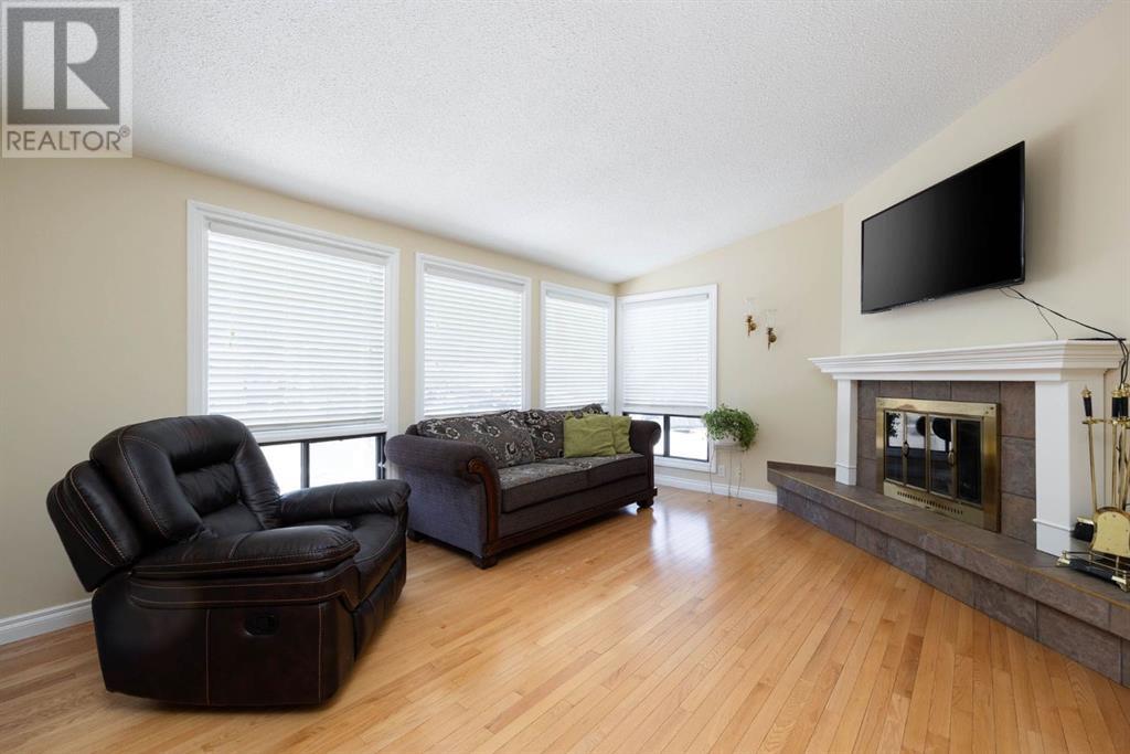 Photo 31 of 237 Ermine Crescent, Fort Mcmurray AB