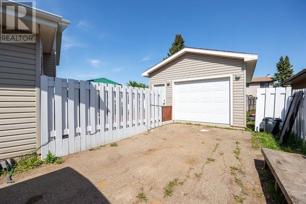 Photo 37 of 237 Ermine Crescent, Fort Mcmurray AB