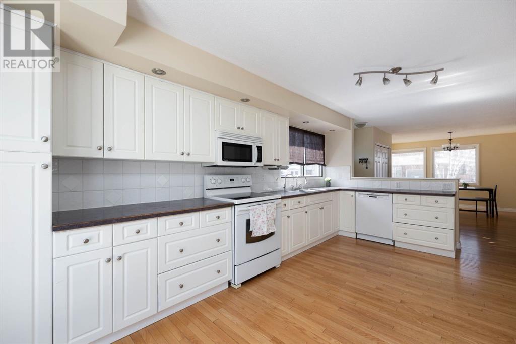 Photo 4 of 237 Ermine Crescent, Fort Mcmurray AB