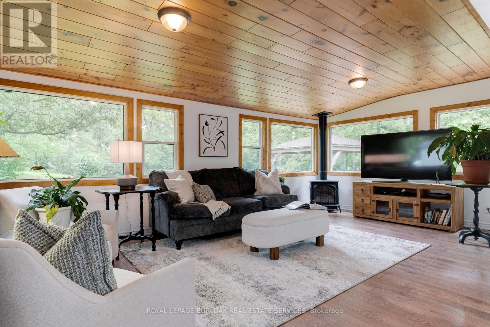Photo 26 of 401 Lynden Road, Brantford ON