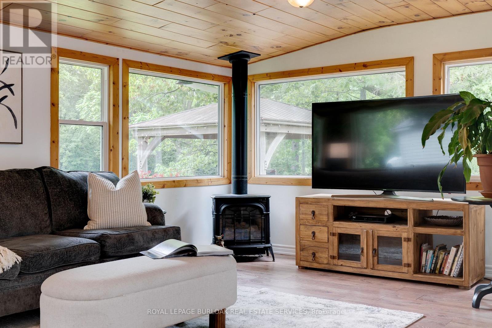 Photo 43 of 401 Lynden Road, Brantford ON