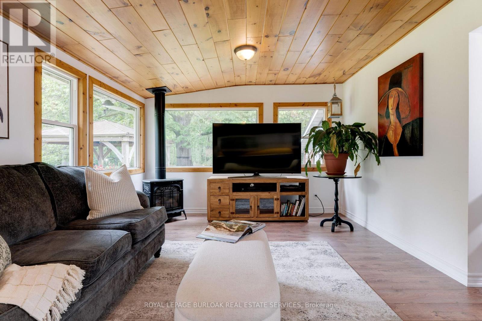 Photo 6 of 401 Lynden Road, Brantford ON