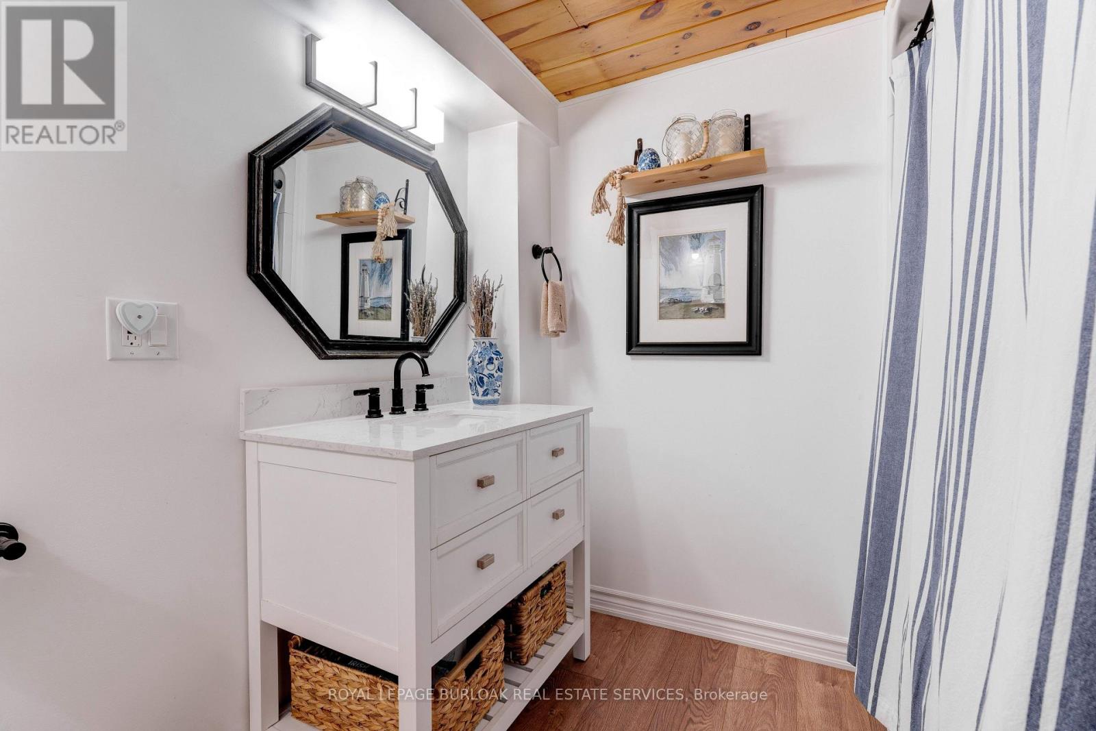Photo 20 of 401 Lynden Road, Brantford ON