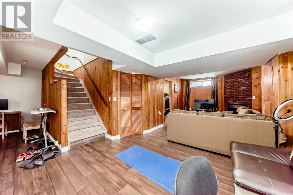 Single Family House for Sale in  Coventry Close NE Coventry Hills Calgary 