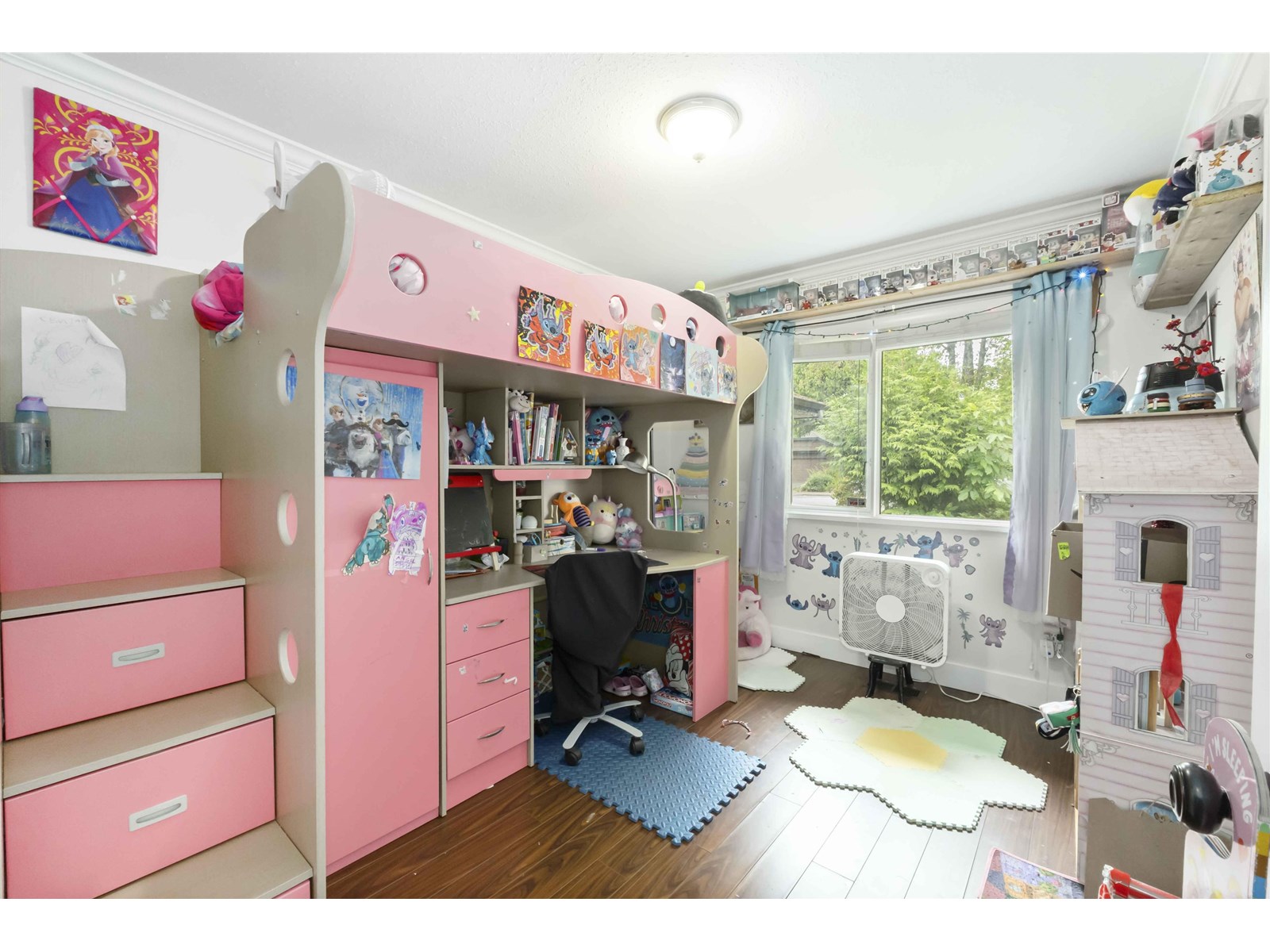 Photo 7 of 15491 Roper Avenue, White Rock BC