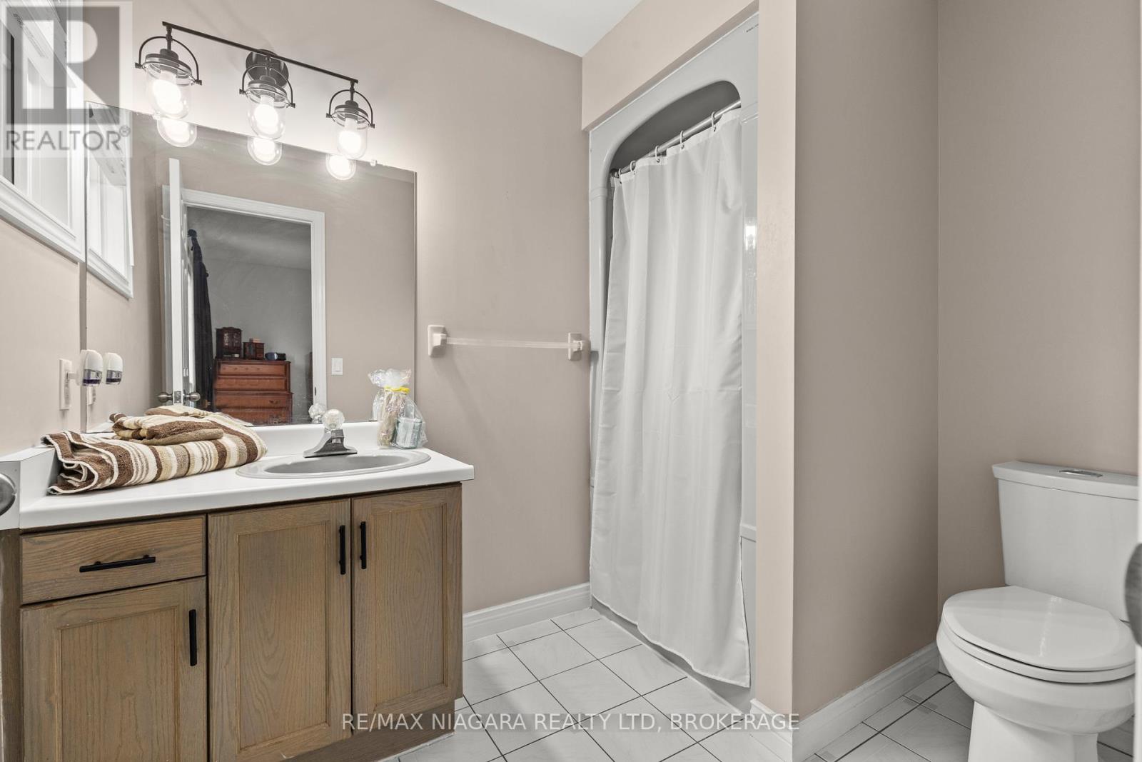 Photo 12 of 13 34 Dynasty Avenue, Hamilton ON