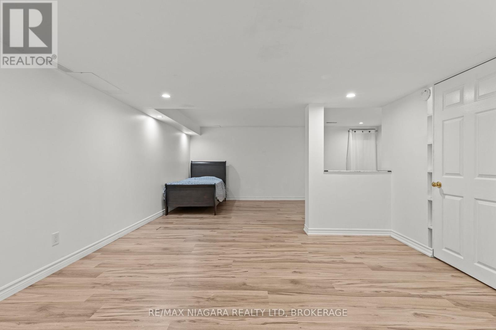 Photo 2 of 13 34 Dynasty Avenue, Hamilton ON