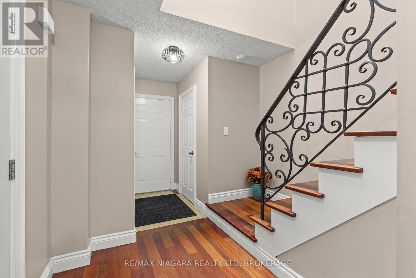 Photo 8 of 13 34 Dynasty Avenue, Hamilton ON