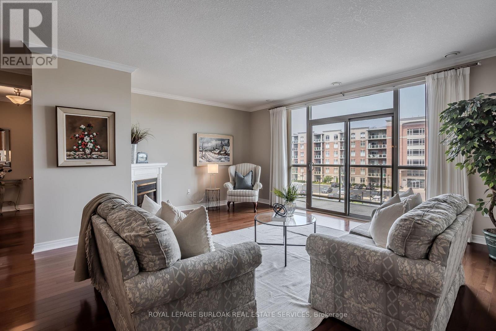 Photo 6 of 410 1998 Ironstone Drive, Burlington ON