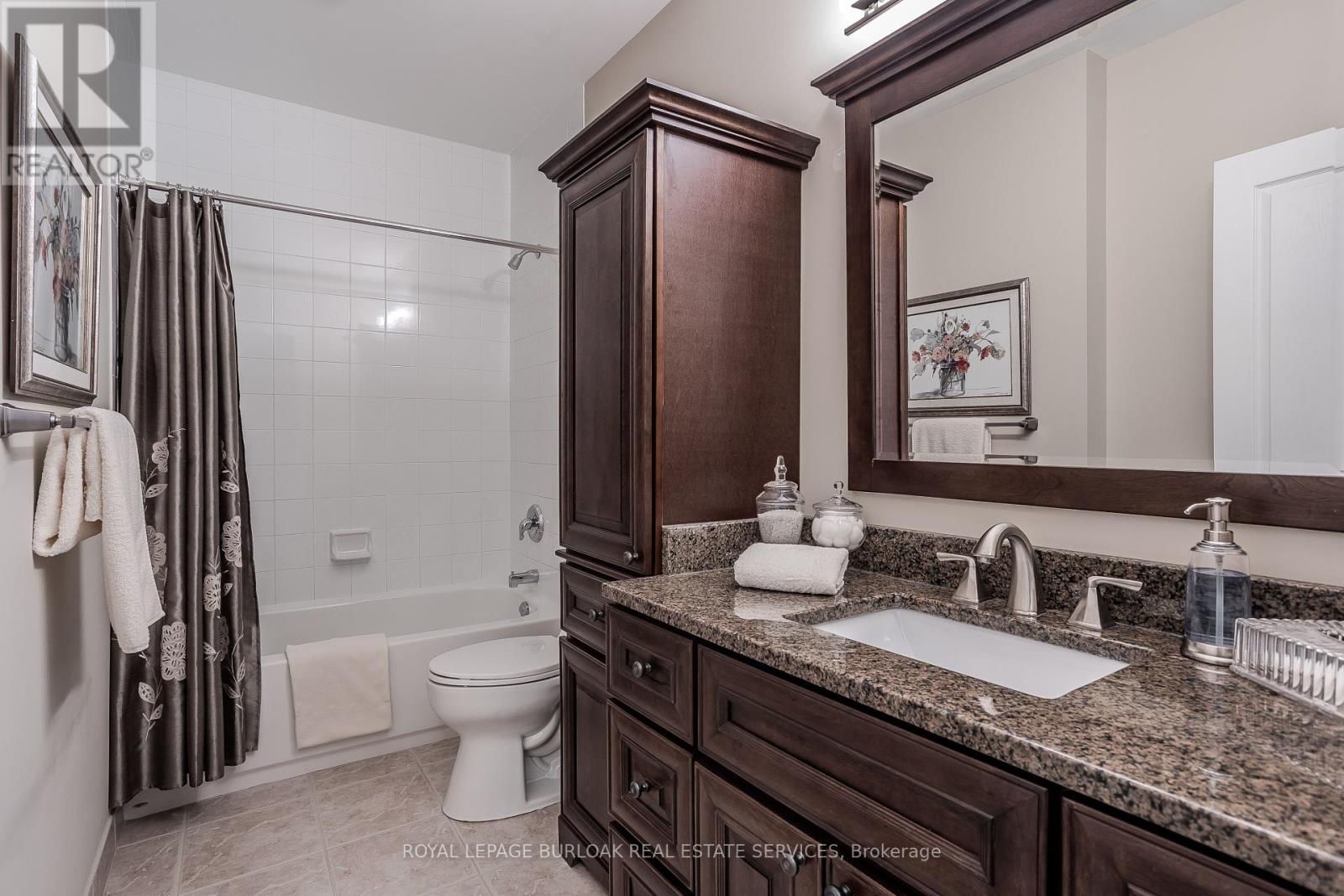 Photo 8 of 410 1998 Ironstone Drive, Burlington ON