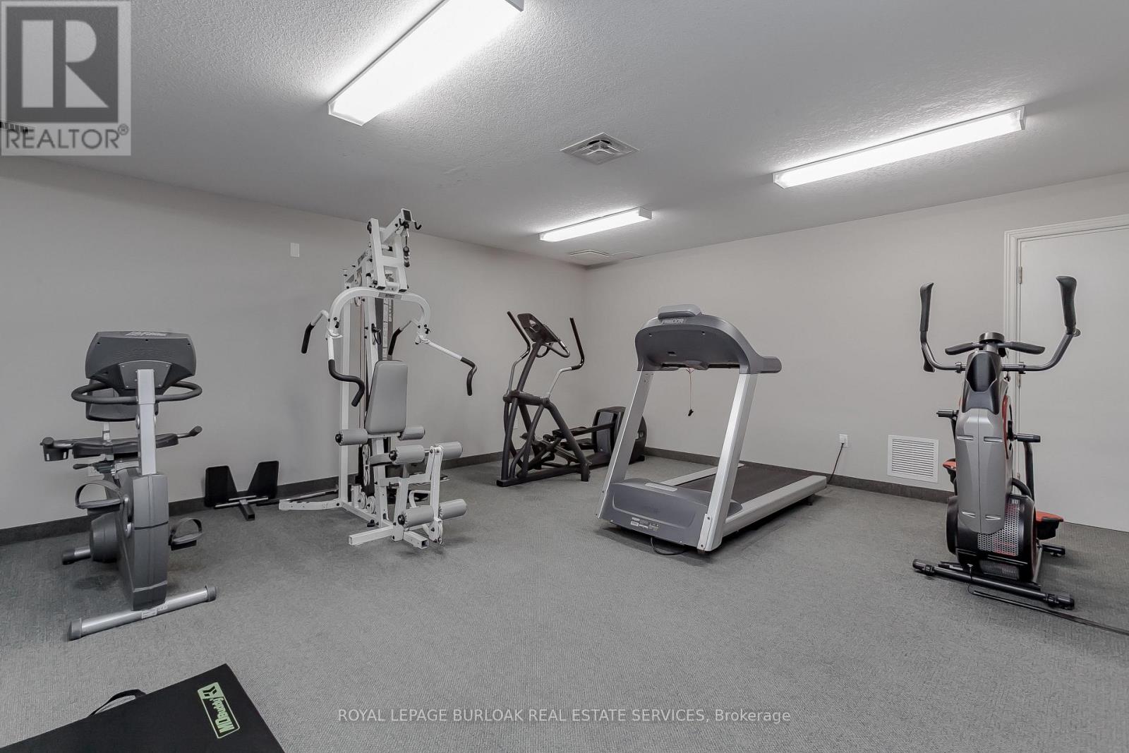 Photo 17 of 410 1998 Ironstone Drive, Burlington ON