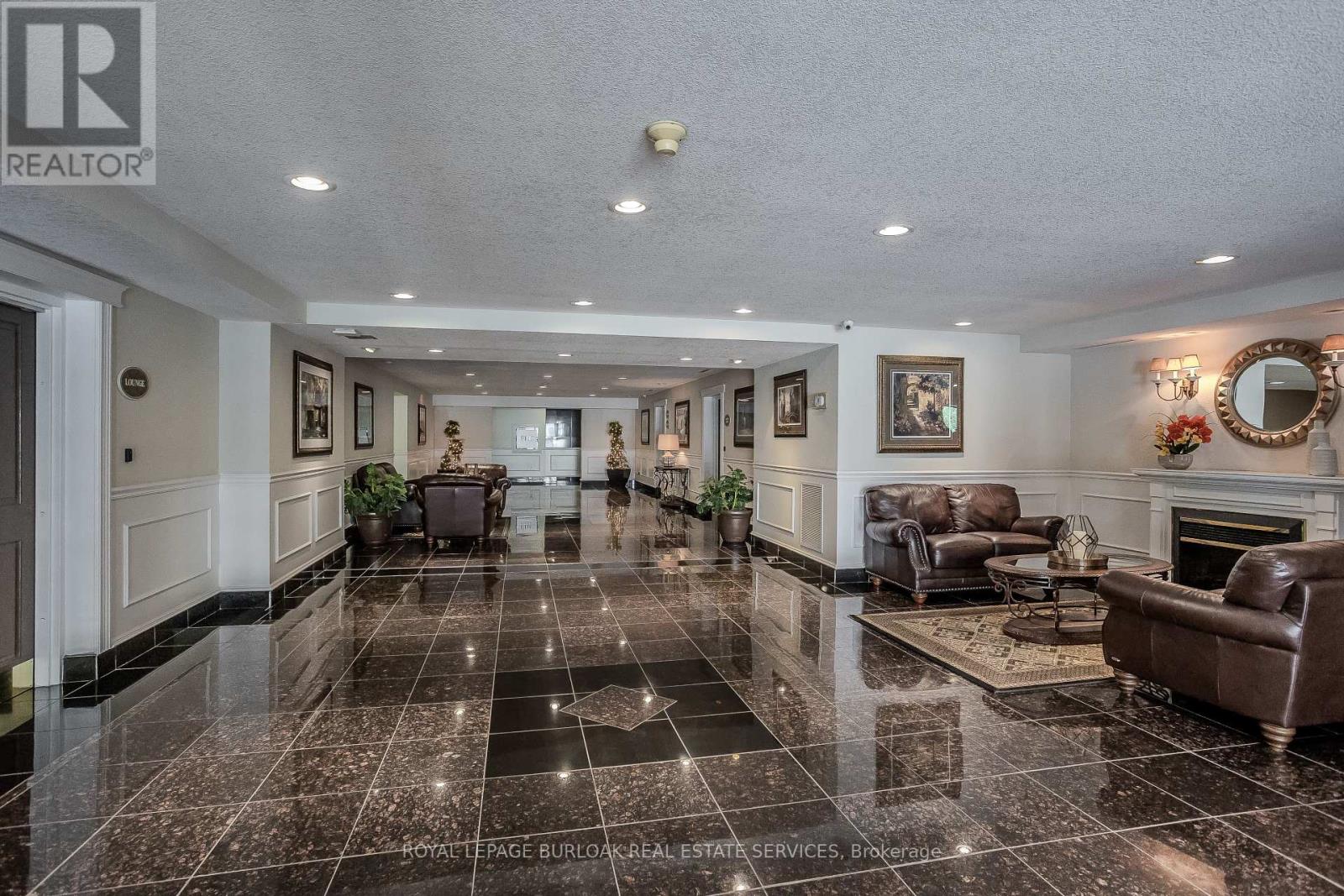 Photo 10 of 410 1998 Ironstone Drive, Burlington ON