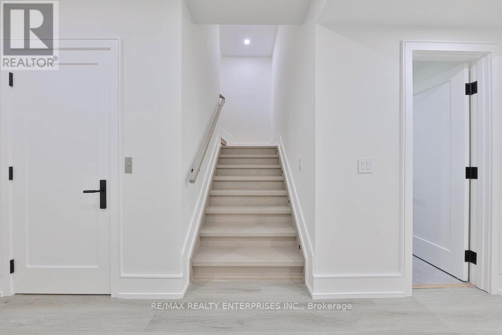 Photo 33 of 1349 Melton Drive, Mississauga ON