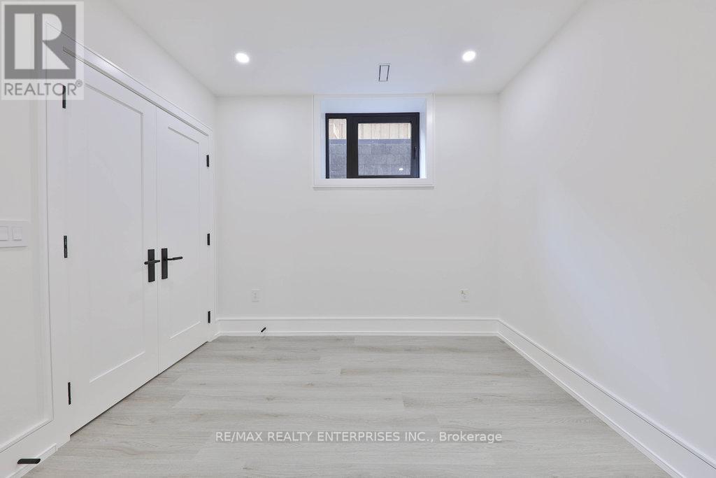 Photo 38 of 1349 Melton Drive, Mississauga ON