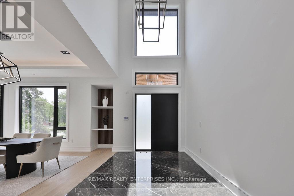 Photo 4 of 1349 Melton Drive, Mississauga ON