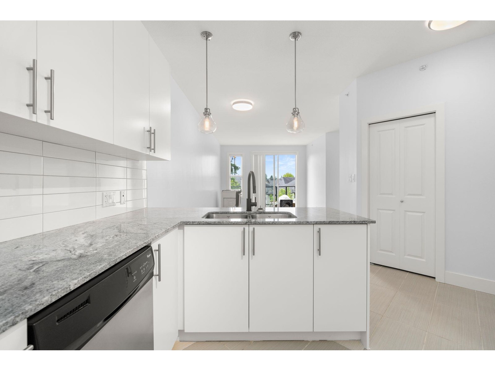 Photo 10 of 412 15956 86 A Avenue, Surrey BC