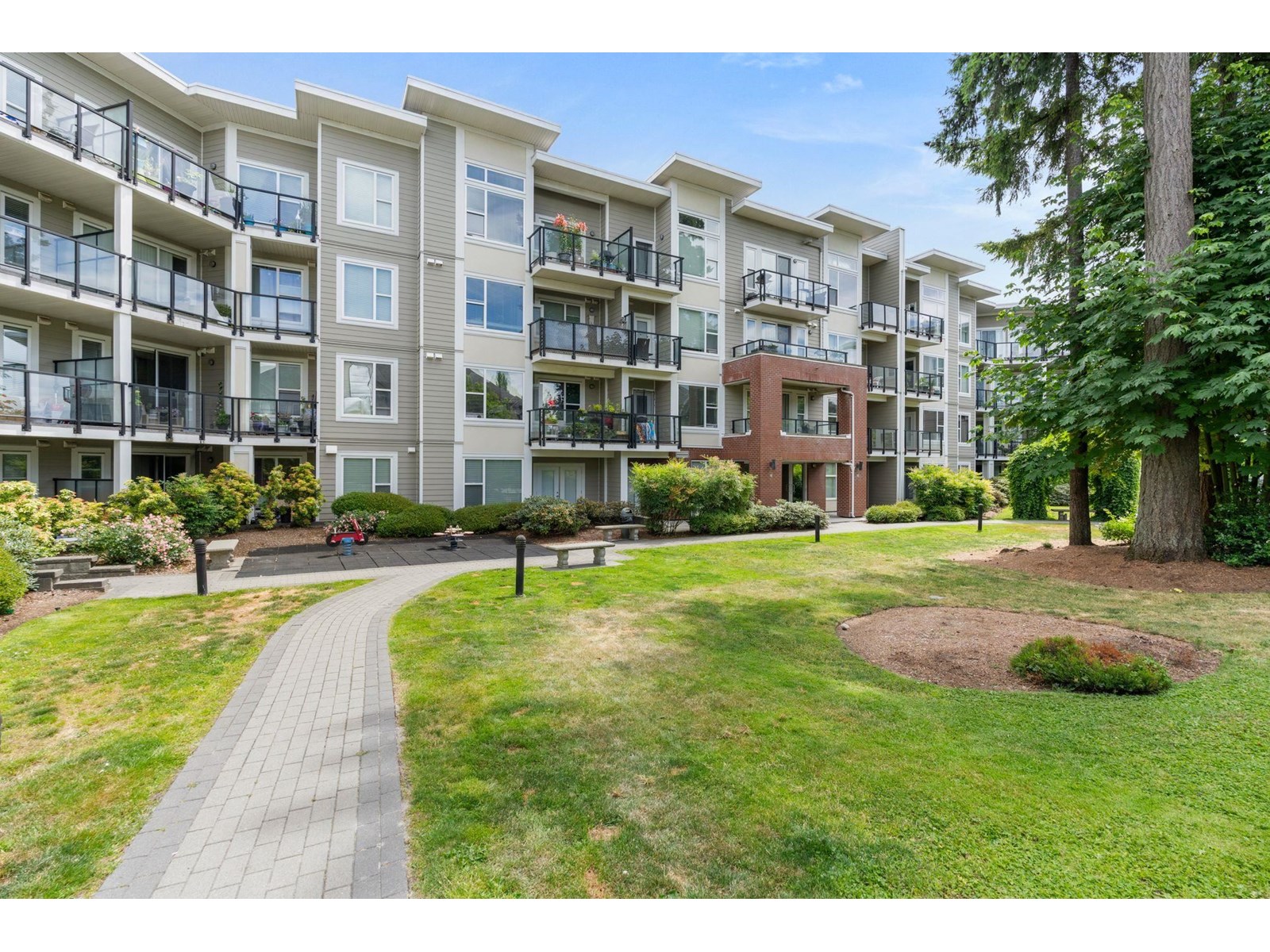 Photo 21 of 412 15956 86 A Avenue, Surrey BC